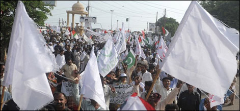 کراچی: پیپلز پارٹی کی امن ریلی میں ہزاروں افراد کی شرکت