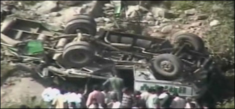 مقبوضہ کشمیر: بس کھائی میں جا گری ، 21 افراد ہلاک