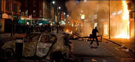 لندن : ٹوٹنہم فسادات پر قابو پا لیا گیا، چھبیس پولیس اہلکار زخمی