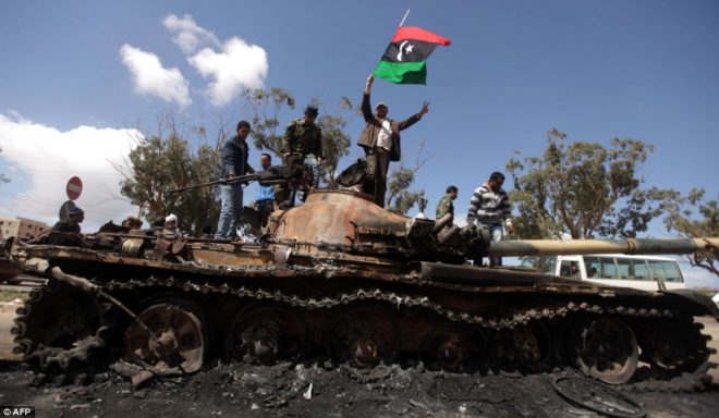 لیبیا : قذافی کے محل پر قبضہ،کئی سرنگوں کا انکشاف