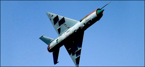 بھارتی ایئر فورس کا مگ طیارہ گر کر تباہ ، پائلٹ محفوظ