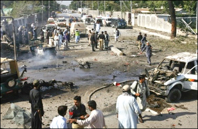کراچی : ایس ایس پی کے گھر کے باہر دھماکہ، آٹھ جاں بحق