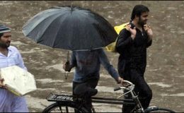 لاہور : دھوپ کے دوران موسلا دھار بارش، موسم خوشگوار