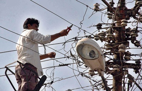 حکومت کا تاریخی اقدام بجلی چوروں کو سزا کا منصوبہ