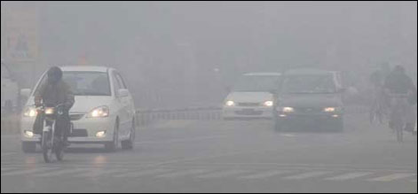 پنجاب میں شدید دھند، موٹر وے پر ٹریفک کی روانی متاثر