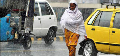 لاہور: موسم سرما کی پہلی بارش نے موسم سرد اور خوشگوار کر دیا