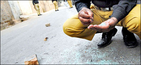 پشاور: ڈی سی او آفس کے قریب دھماکا، بیرونی دیوار گر گئی