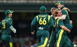 سہ ملکی سیریز، آسٹریلیا نے بھارت کو 87 رنز سے شکست دے دی