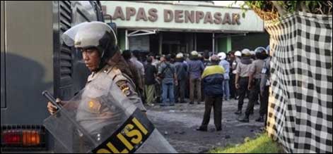 انڈونیشیا:پولیس نے جیل سے قبضہ چھڑانے کیلئے کوششیں تیز کردیں