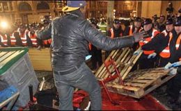 لندن کیتھڈرل چرچ کے باہرسے مظاہرین کو ہٹا دیا گیا