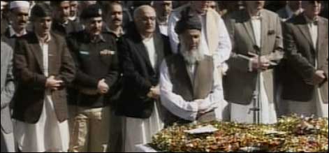 پشاور: خود کش دھماکے میں شہید پولیس اہلکاروں کی نماز جنازہ