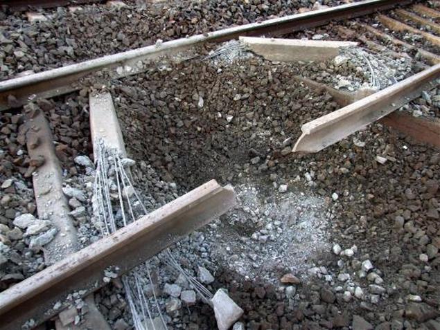 ڈیرہ مراد جمالی: ریلوے ٹریک کو دھماکے سے اڑا دیا گیا
