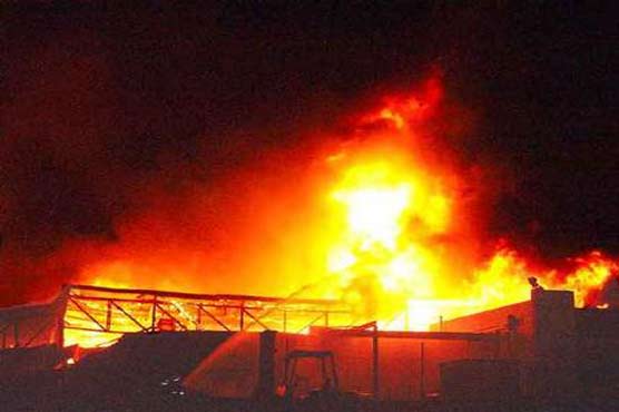 کراچی: جوتے کے گودام میں لگنے والی آگ پر قابو پا لیا گیا