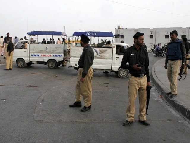 کراچی: لیاری میں پولیس اور مظاہرین میں جھڑپ، میدان جنگ کا منظر