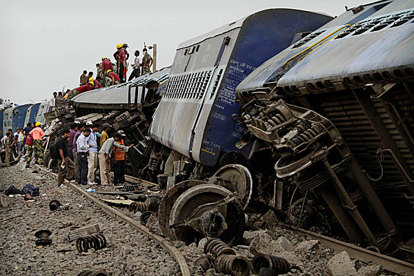 بھارت میں ریل حادثہ ،15افراد ہلاک