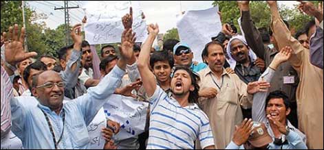 کراچی اورکوئٹہ میں سوئی گیس کمپنی کے عارضی ملازمین کا احتجاج