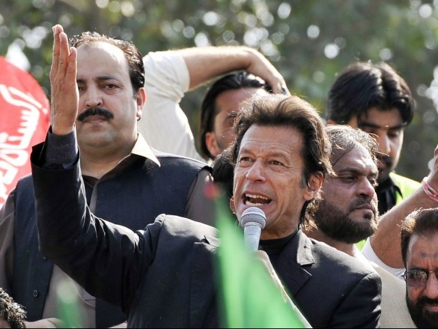 عوام کی نظریں چیف جسٹس آف پاکستان پر ہیں۔ عمران خان