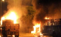 کراچی : اے این پی کا کارکن فائرنگ سے ہلاک،گاڑیاں نذرآتش