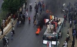 کراچی: کشیدگی برقرار، ہوائی فائرنگ اور ہنگامہ آرائی