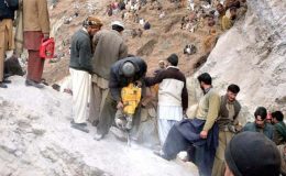 ایبٹ آباد : تیز رفتاری کے باعث کار الٹ گئی،2 افراد جاں بحق،4 زخمی