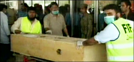 پی آئی اے کی پرواز6میتیں لے کر کراچی پہنچ گئی