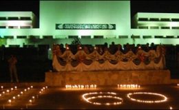 کراچی : ملک بھر میں ارتھ آور آج منایا جا رہا ہے