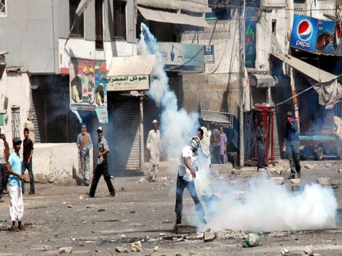 کراچی: لیاری میں پولیس اہلکاروں پر پیٹرول بم حملہ،3اہلکار زخمی