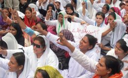 کراچی: نرسوں سے اظہار یکجہتی، اندرون سندھ سے نرسیں شریک