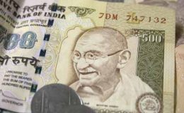 بھارتی کرنسی کو دھچکا، ڈالر کے مقابلے میں کم ترین سطح