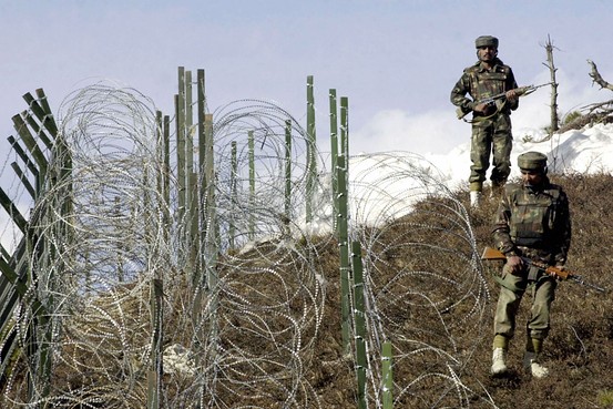 لائن آف کنٹرول کے قریب بھارتی فوج کی گولہ باری