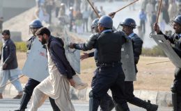 کراچی: سی این جی کی قیمتوں میں اضافے کے خلاف احتجاج