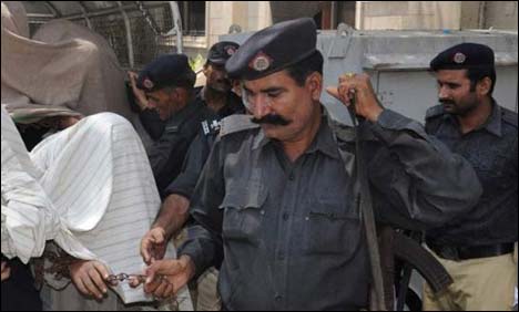 کراچی، گارڈن سے 4 ٹارگٹ کلرز گرفتار، اسلحہ اور دستی بم برآمد