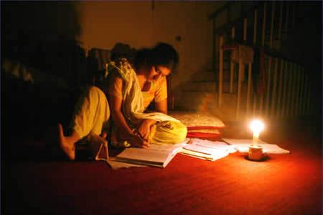 پنجاب : بجلی کی لوڈشیڈنگ کے خلاف جلاؤ گھیراؤ