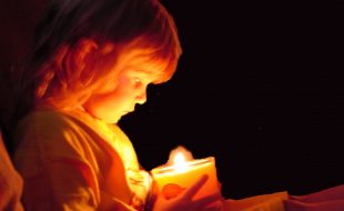 بچہ اور شمع