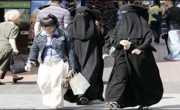 برطانیہ:مسلم خاتون کے چہرے سے نقاب کھینچنے پر فرد جرم عائد