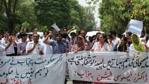 نوجوان ڈاکٹروں کا احتجاج دوبارہ شروع