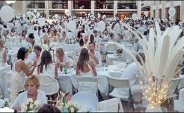 نیویارک:فلاش موب ڈنر کا انعقاد،3000 افراد کی سفید لباس میں شرکت