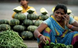 بھارت میں ہرغریب خاندان کو موبائل فون دینے کا منصوبہ