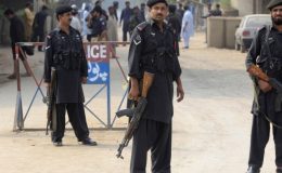 پشاور: سیکیورٹی فورسز کی گاڑی بم سے ٹکرا گئی، 5 افراد زخمی