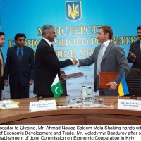 Mr. Nawaz Saleem Shaking hands with Mr. Volodymyr Bandurov