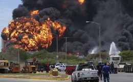 وینزویلا: سب سے بڑی آئل ریفائنری میں آگ پر قابو نہ پایا جا سکا