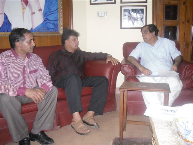پی پی پی سیکرٹری جنرل جھانگیر بدر سے پی پی پی آسٹریلیا کے محمد اکرم باجوہ کی لاھور میں ایک ملاقات
