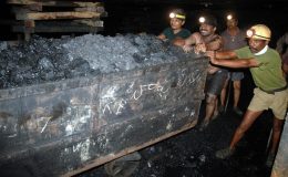 بھارت : کوئلہ اسکینڈل میں ملوث حکام ، کمپنیوں کے خلاف مقدمہ درج