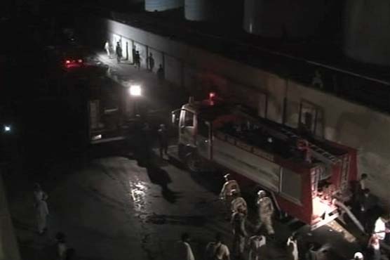 کراچی : شیر شاہ کی آئل فیکٹری میں آگ پر قابو نہیں پایا جا سکا