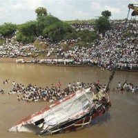 india bus fell in river