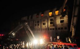 کراچی : فیکٹری میں آتشزدگی سے ہلاکتوں کی تعداد 111 ہو گئی