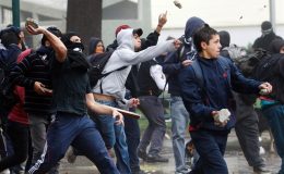 چلی میں مظاہرہ ، پتھراؤ، واٹرکینن سے مظاہرین کی دھلائی