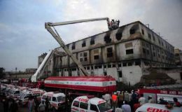 کراچی : فیکٹری میں لگی آگ پر 30 گھنٹے بعد قابو پا لیا گیا