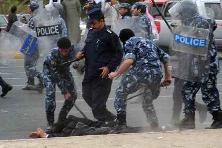 کویت : پولیس مظاہرین پر ٹوٹ پڑی ، 29 زخمی افراد اسپتال پہنچ گئے