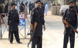پشاور : شمشتو چیک پوسٹ پر مقابلہ، پولیس اہلکار جاں بحق، دو حملہ آور ہلاک